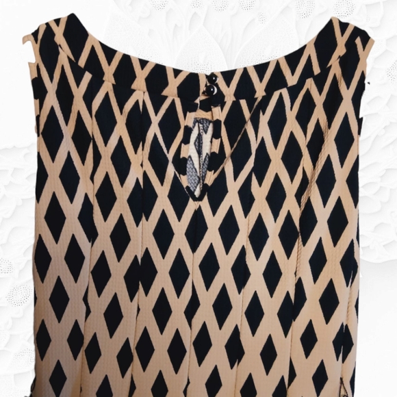 Haani Petite Sleeveless‎ Tan And Black Geometric Design Midi Dress - Picture 4 of 5